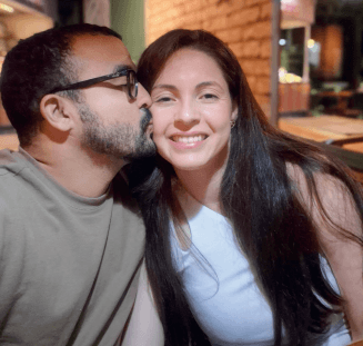 Lucas Ribeiro com Tainá Corral celebraram 8 anos de casados junto da família