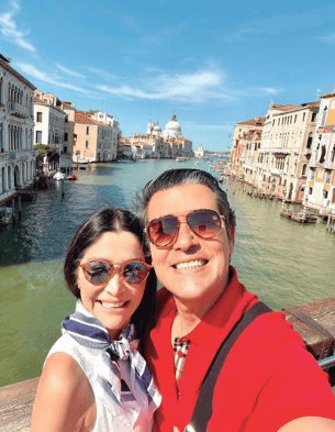 Cristina Monteiro de Barros e Mohammed Adi Neto celebraram uma década de casamento