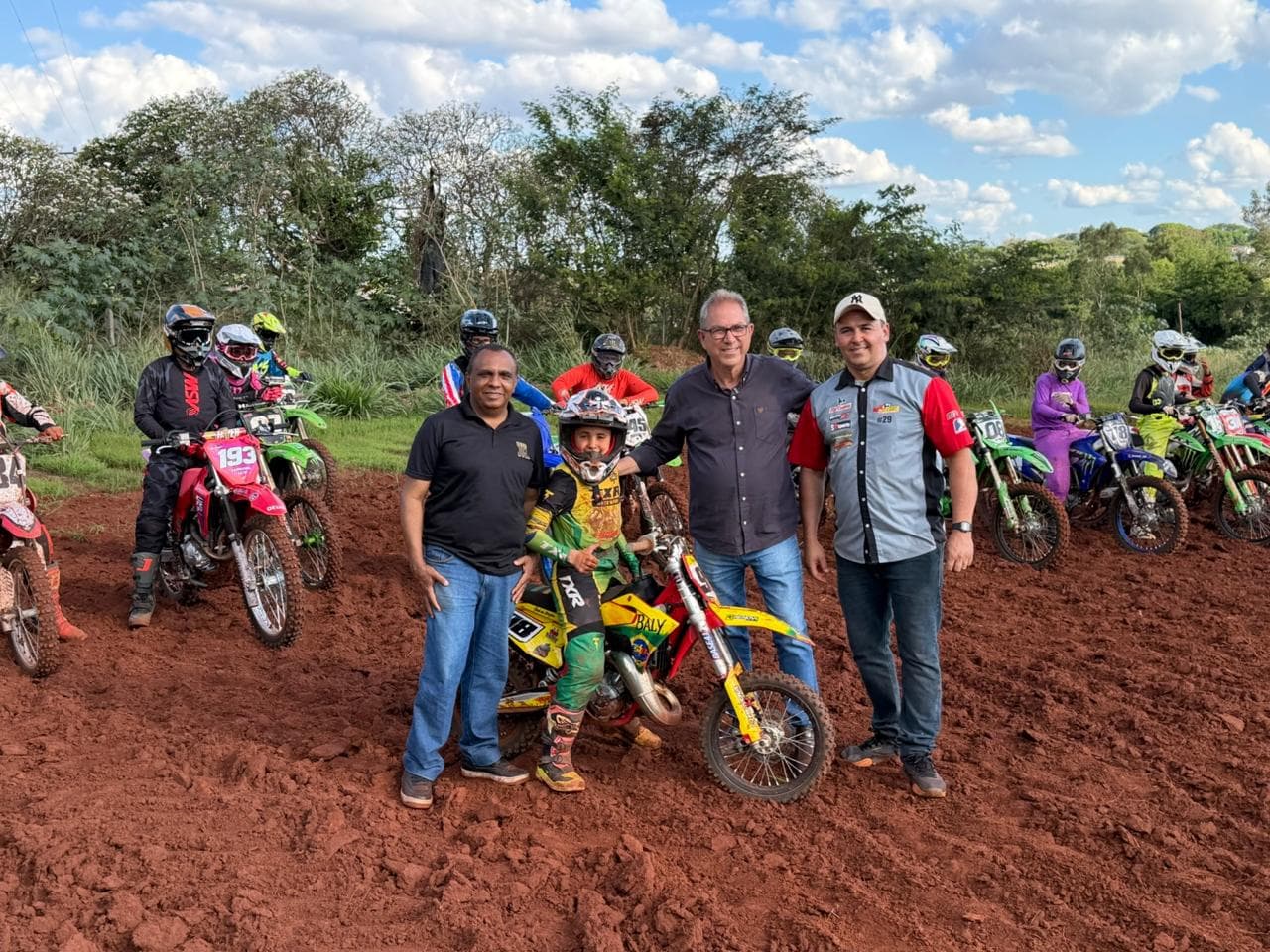 Município incentiva motocross e Barretos ganha pista oficial