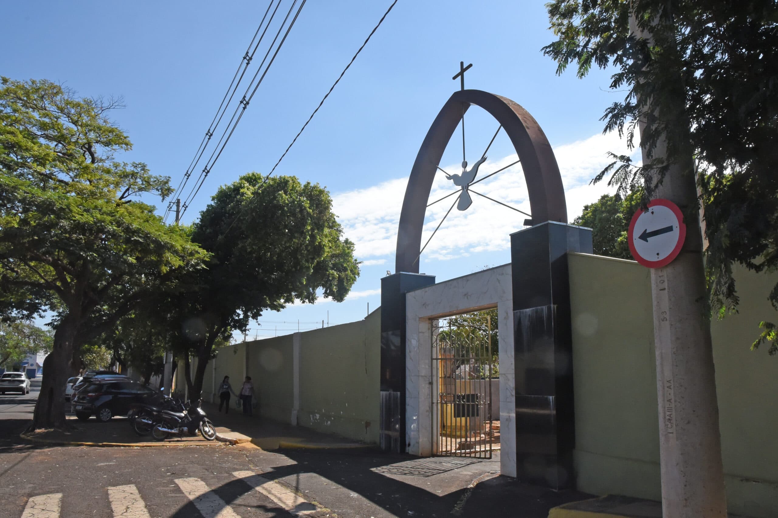 Cemitérios funcionam em horário especial no Dia dos Pais