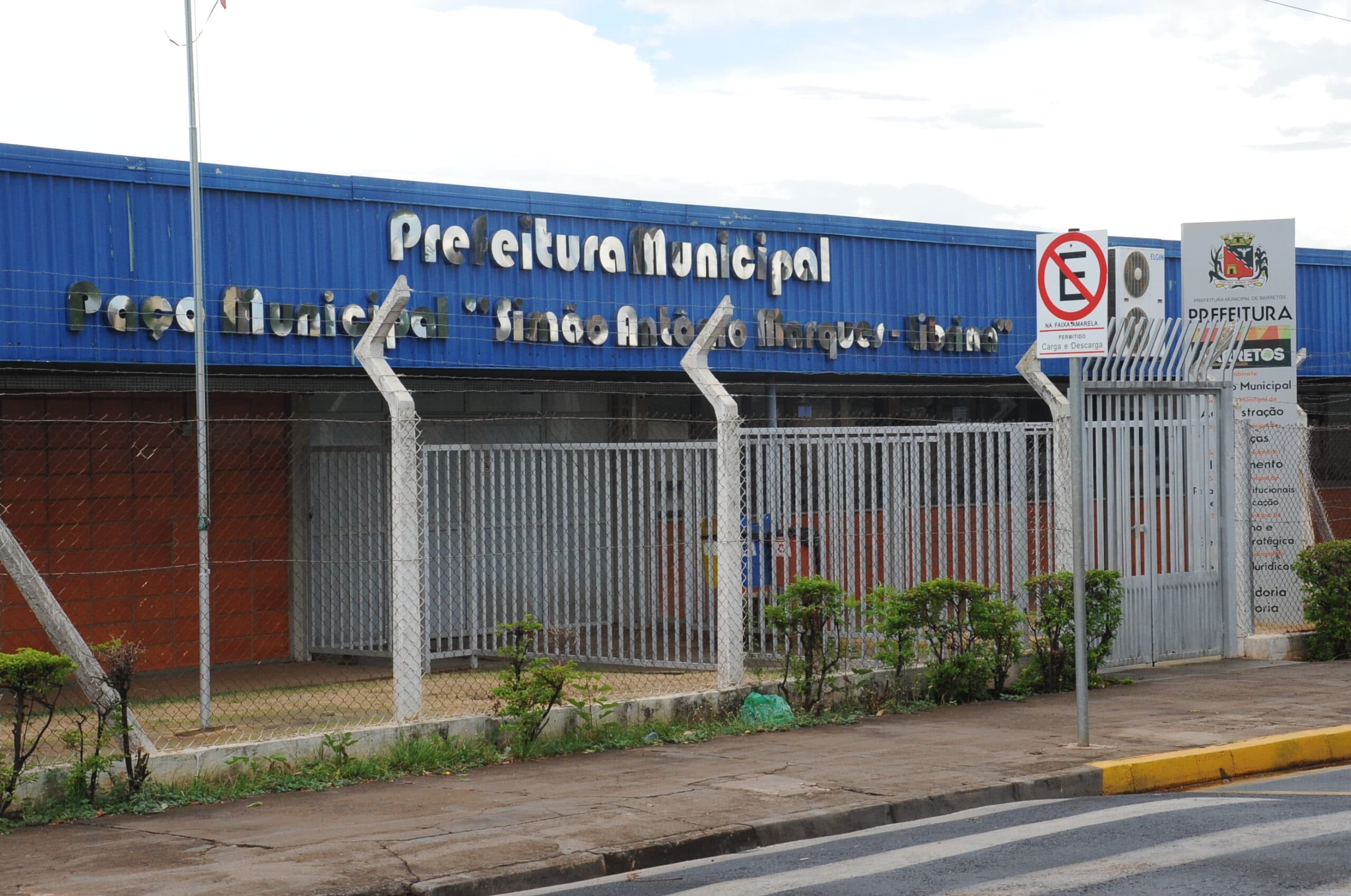 Ponto facultativo altera atendimento em serviços públicos 
