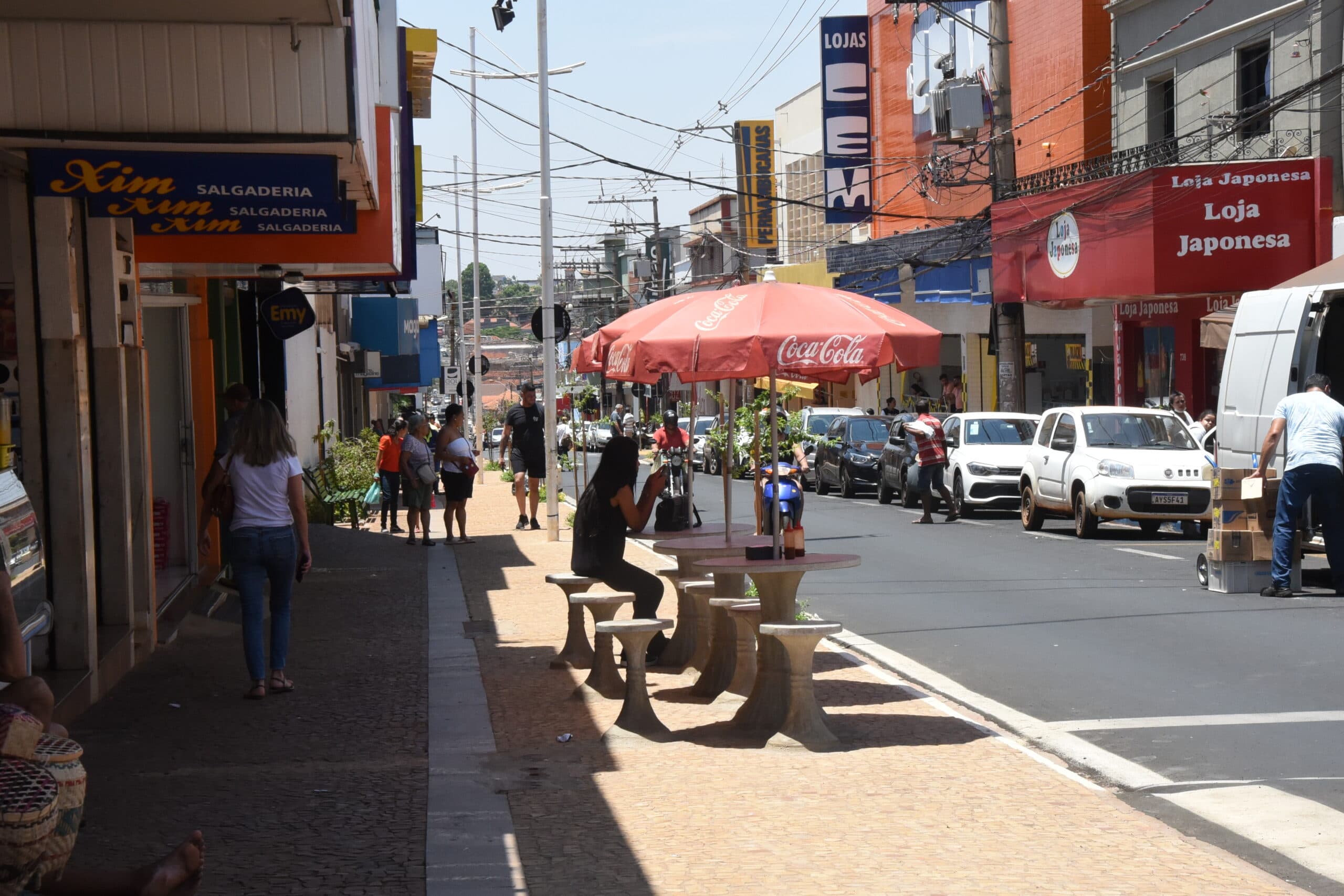 Comércio barretense abre nesta sexta-feira até as 22 horas  