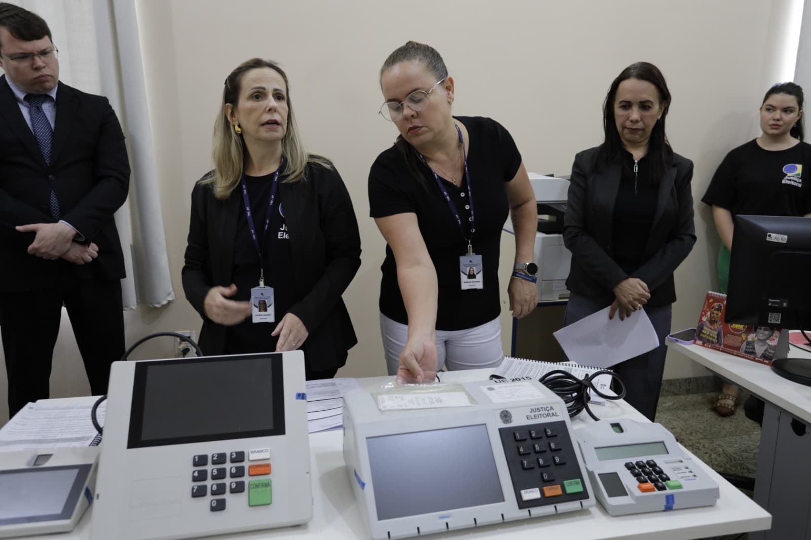 Juiz eleitoral agradece equipe durante auditoria das urnas para o 2º turno