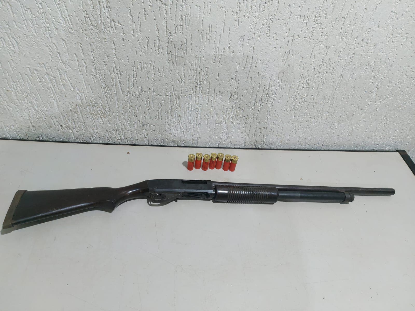 Homem é autuado em flagrante por posse irregular de arma de fogo