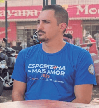 O coordenador Gilmar Canesso Júnior incentiva os alunos a participarem do projeto Esporte + HA
