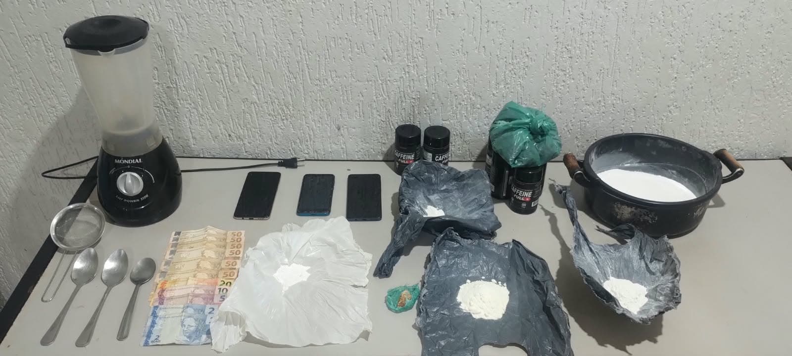PM prende quatro por tráfico de drogas em Guaíra