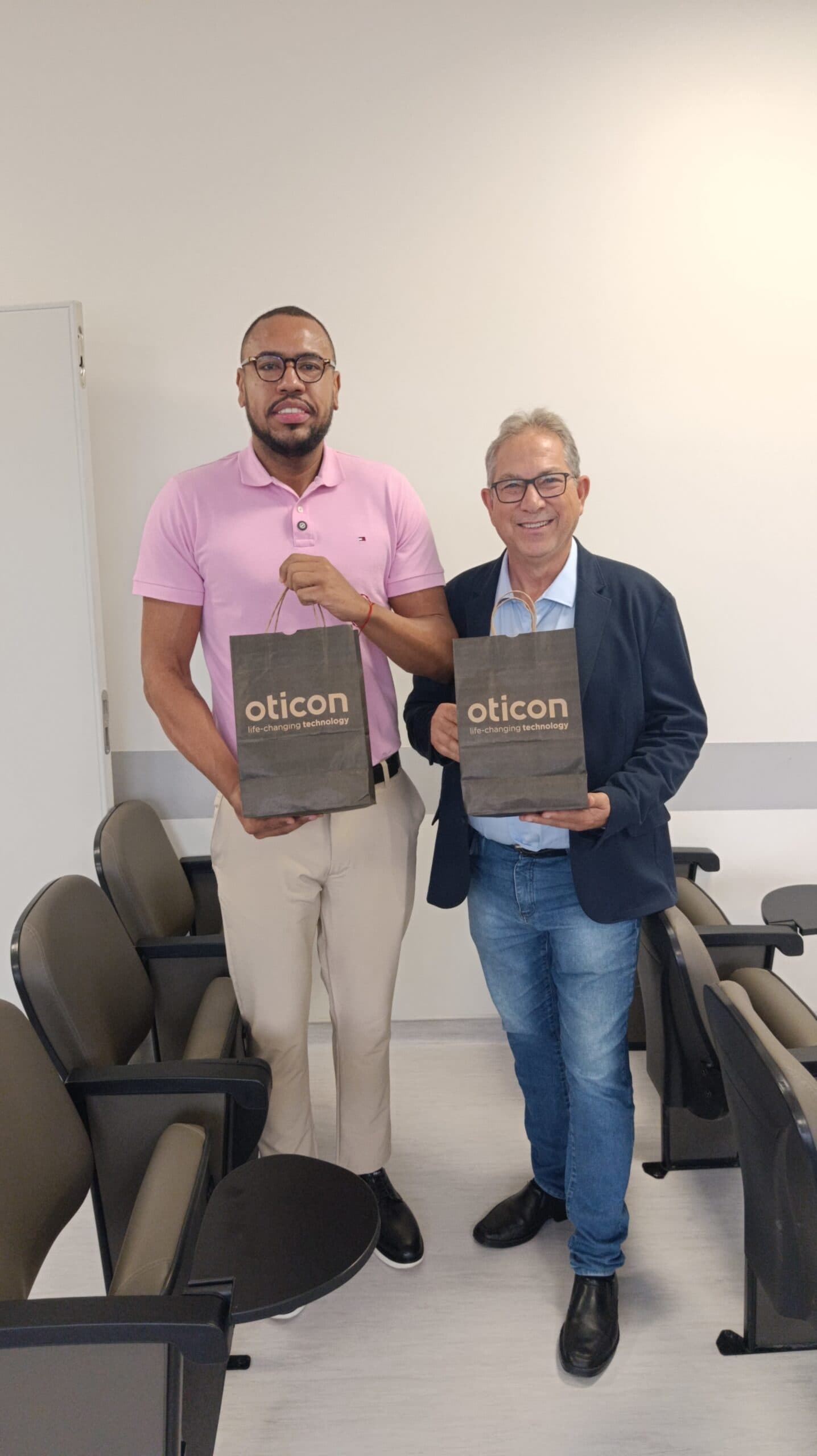 Articulação de vereador garante aparelhos auditivos para barretenses
