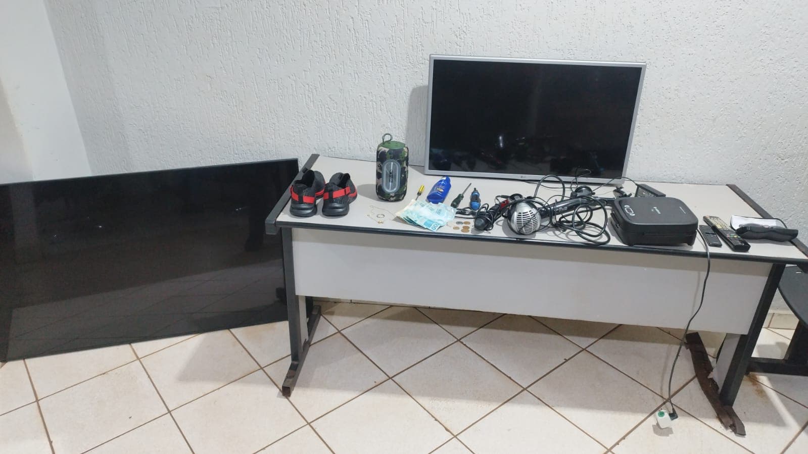 Polícia Militar detém autores e recupera objetos furtados