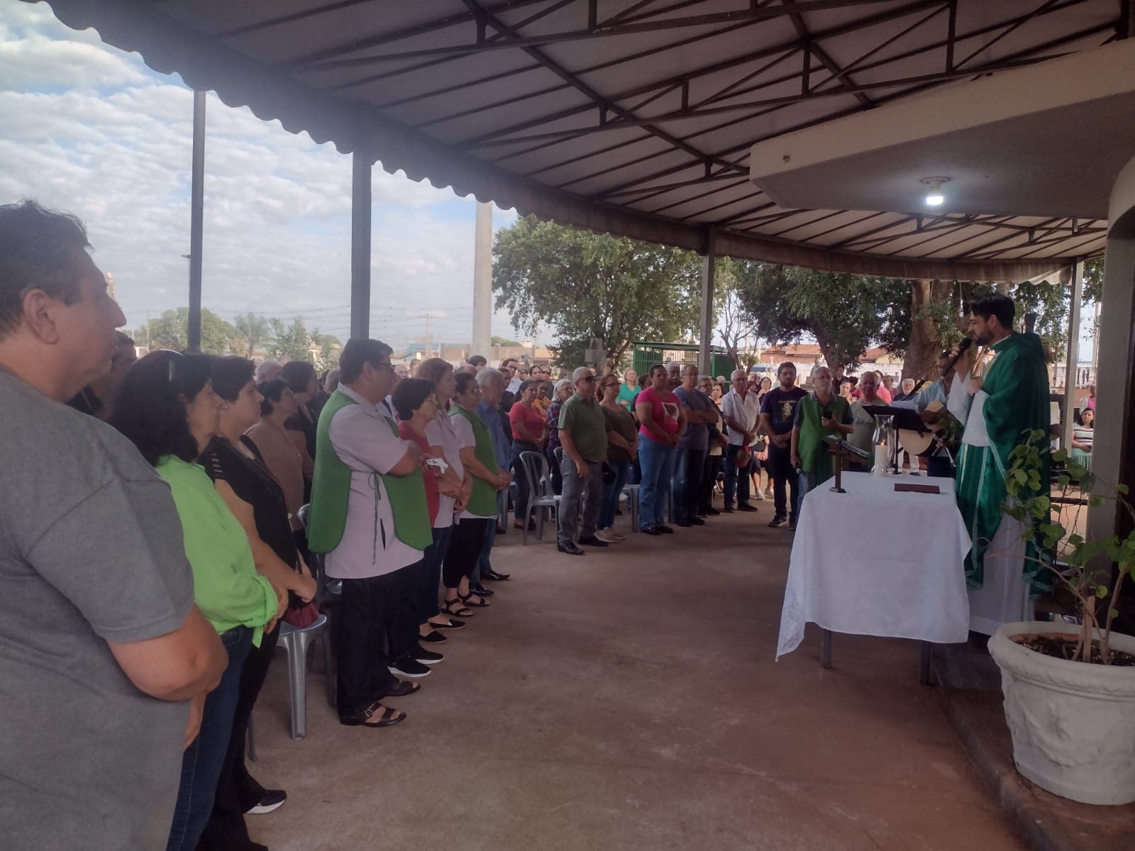 Missa do Dia dos Pais no Cemitério Municipal