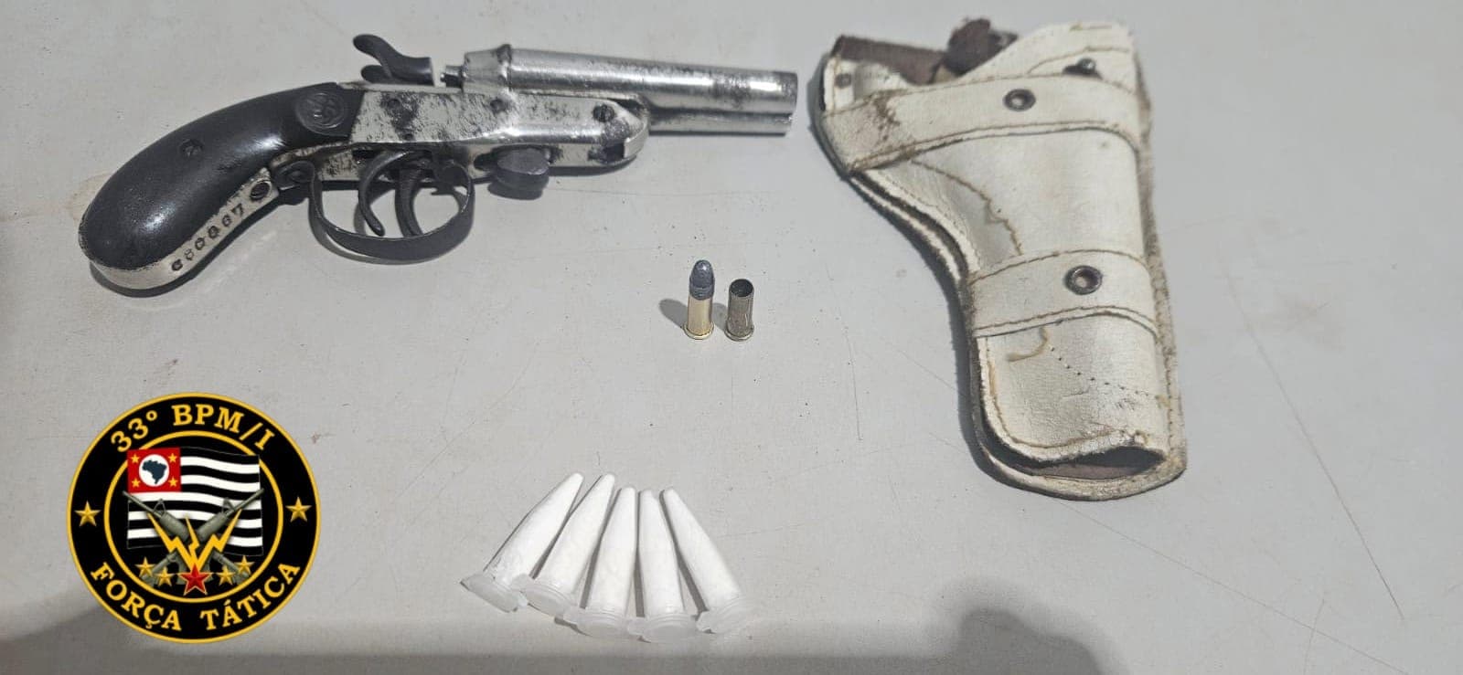 Homem é detido por posse irregular de arma e droga