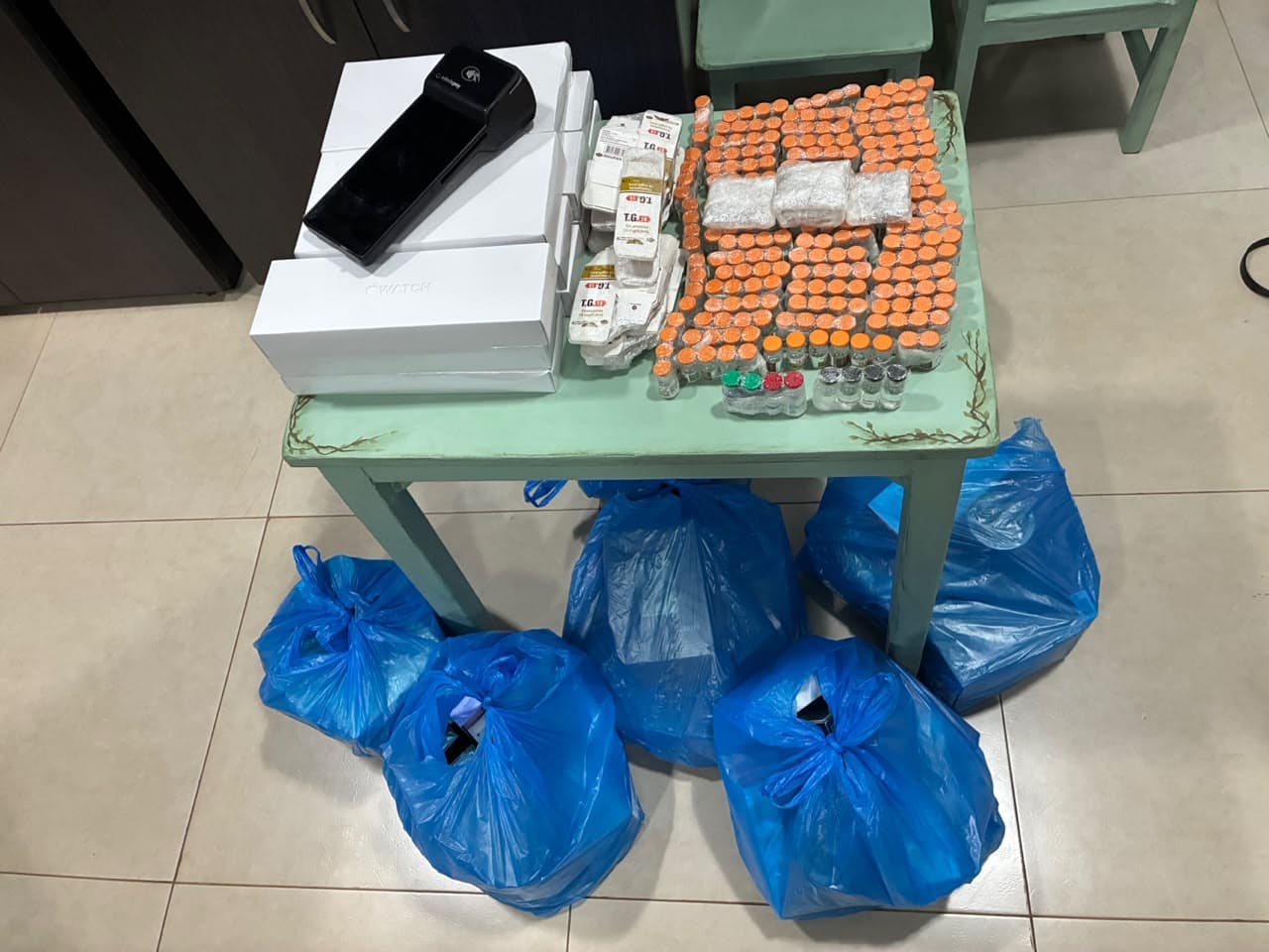 Condutora é detida pela PM por importação ilegal de medicamento e descaminho