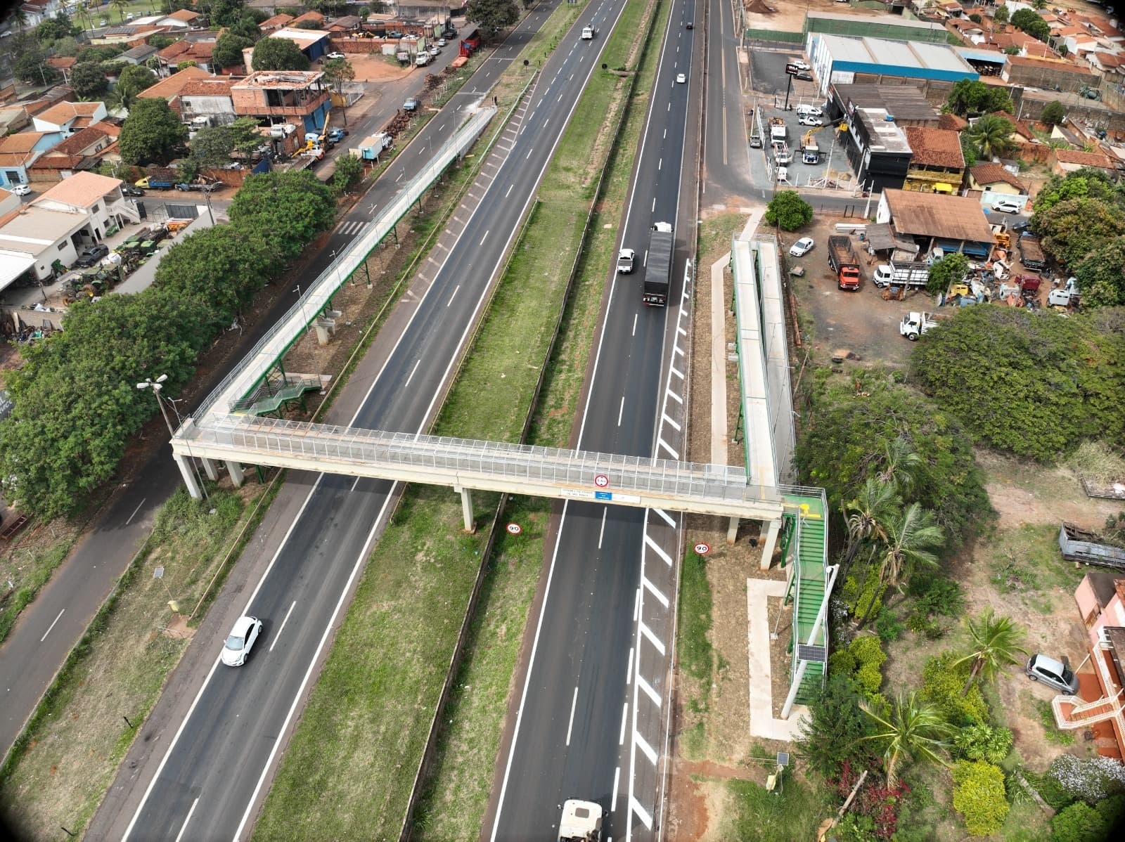 Passarela da Faria Lima tem obras finalizadas