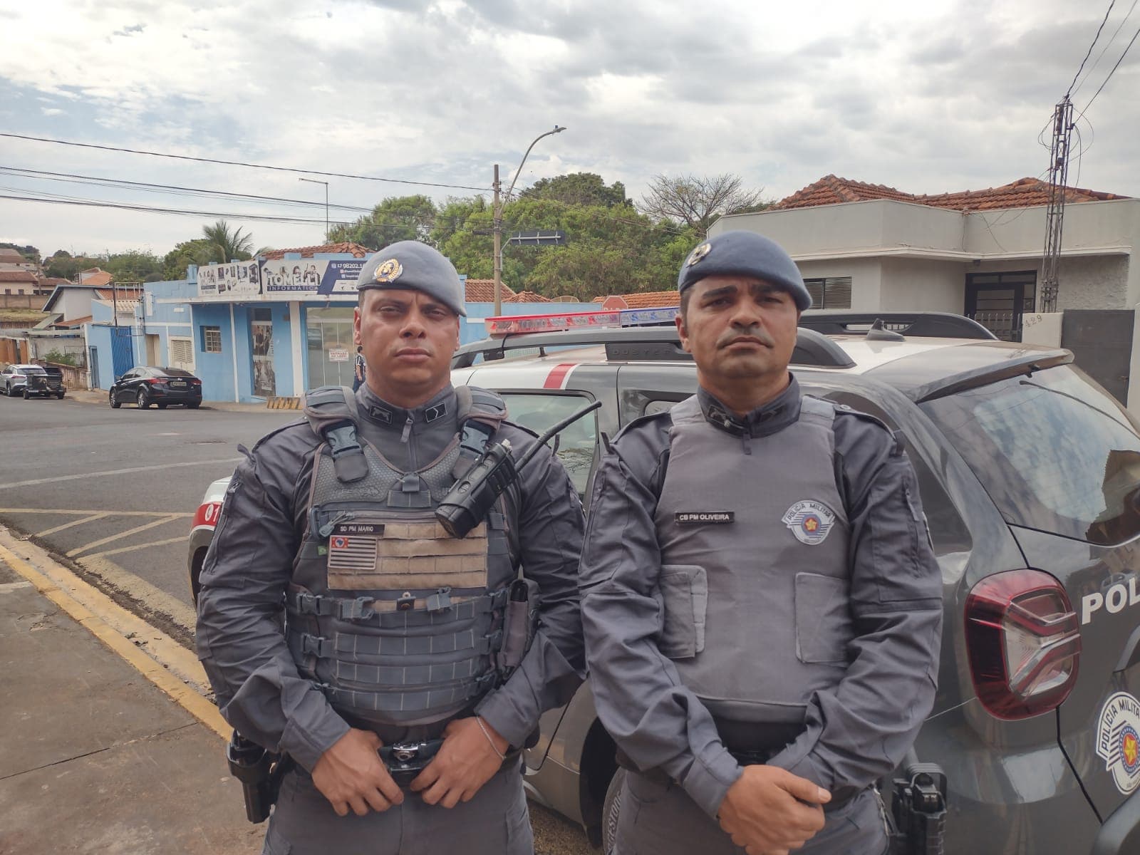 Homem é detido com arma de fogo após discussão em posto de combustível