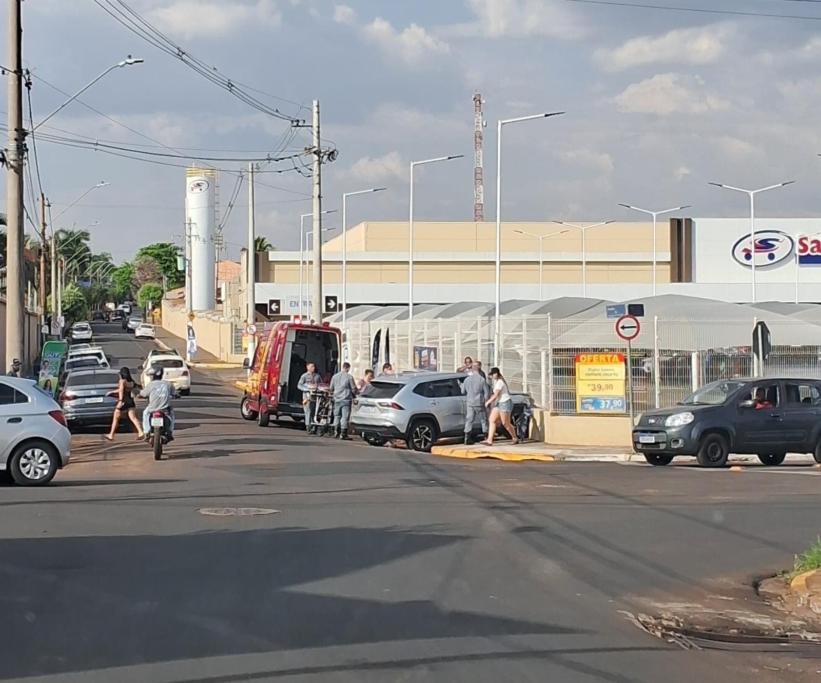 Bombeiros socorrem vítimas em acidentes em Barretos