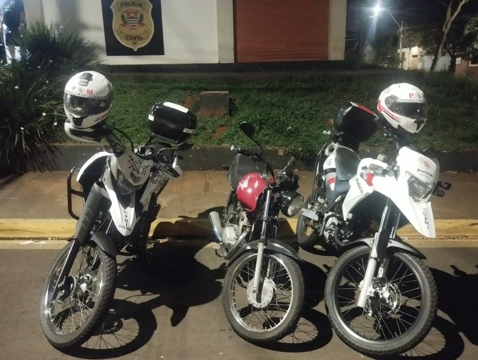 Polícia Militar recupera motocicleta furtada