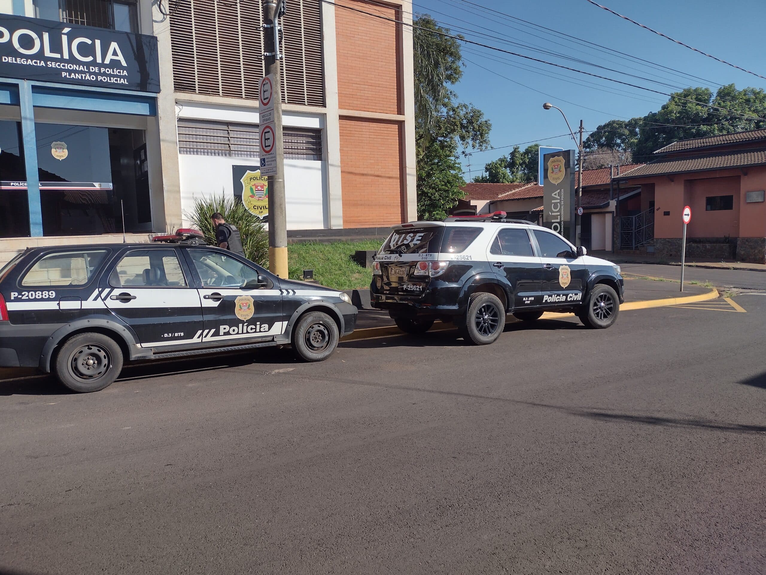 Vítima fratura dedo após manobra de conversão no trânsito