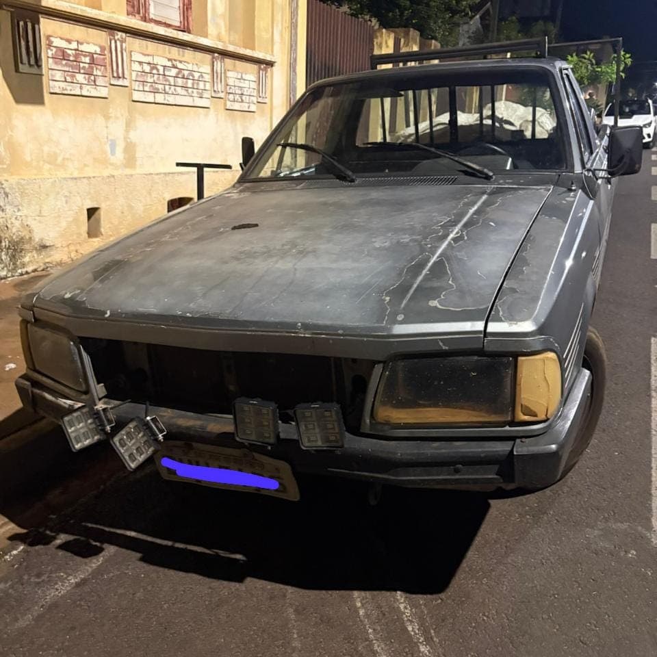 Polícia encontra investigado e recupera caminhonete furtada