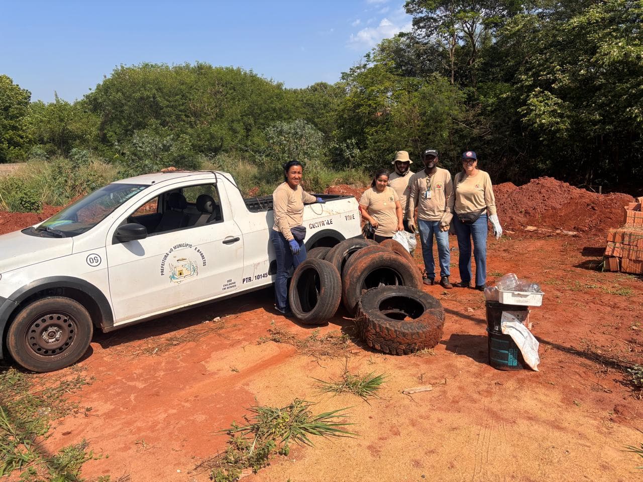 Pneus descartados de forma irregular geram fiscalização em bairro