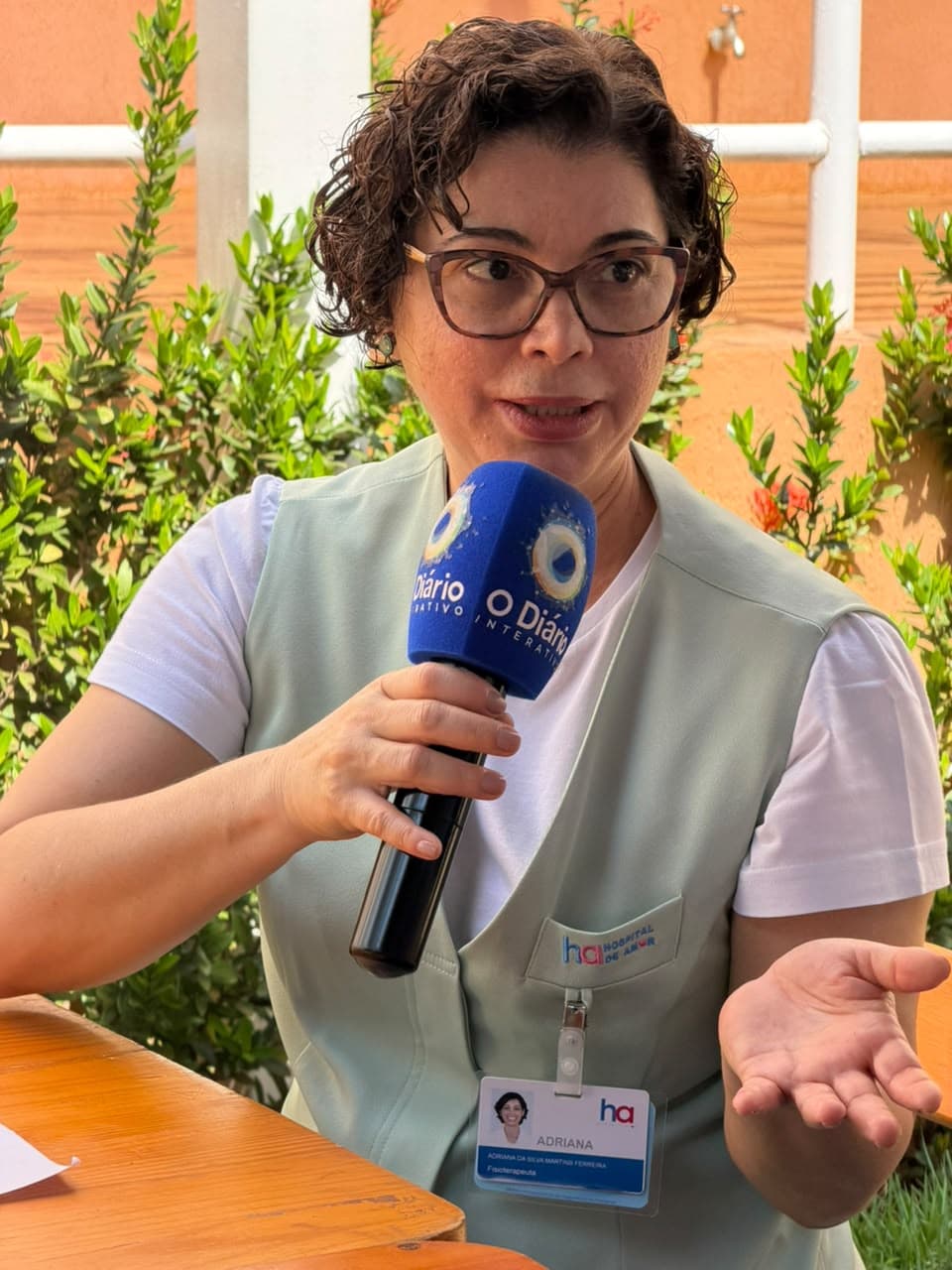 Caminhada reúne idosos para atividades físicas e cuidados com a saúde