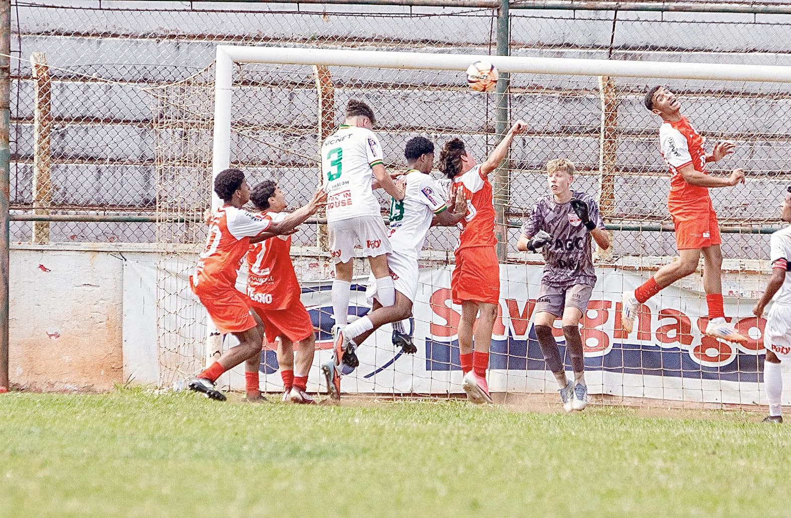 Barretos se aproxima da classificação com vitória no Sub-17