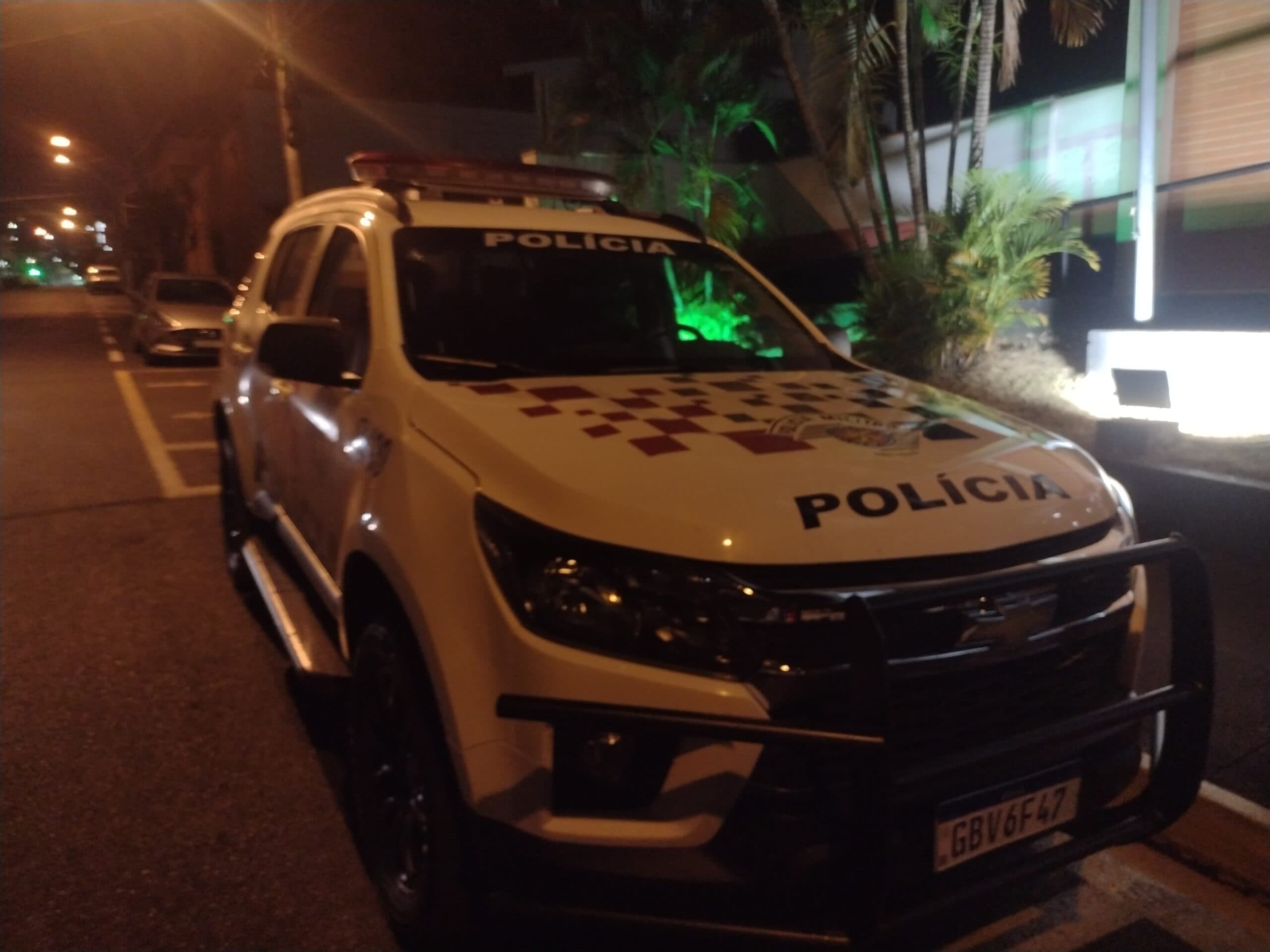 Polícia Militar prende casal com drogas no Luís Spina