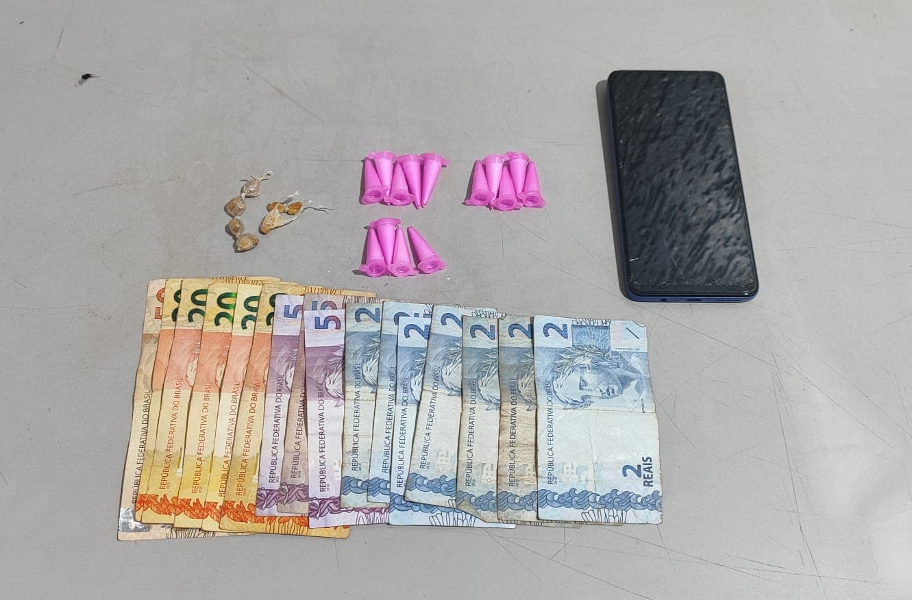 Adolescente é apreendido pela PM em prática de tráfico