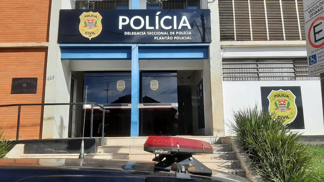 Ladrão desiste de furto após alarme disparar em floricultura
