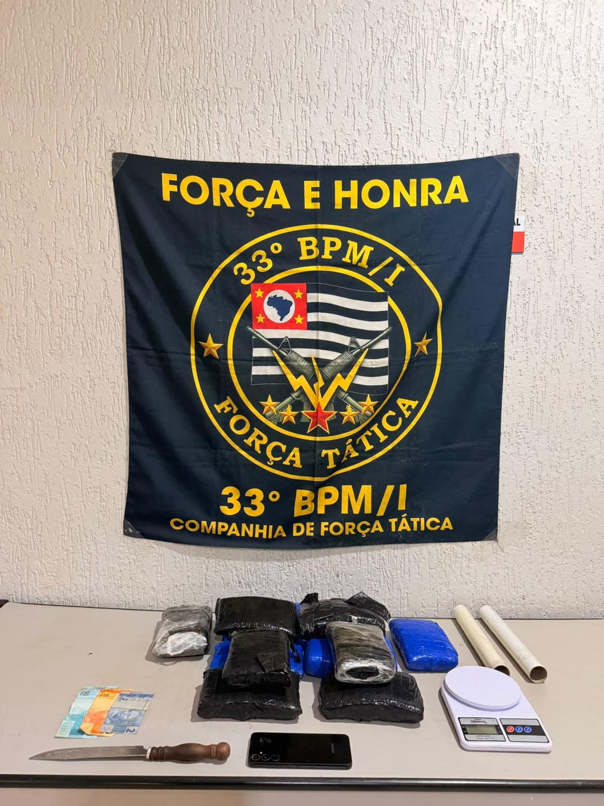 PM localiza 13 tijolos de maconha após denúncia anônima