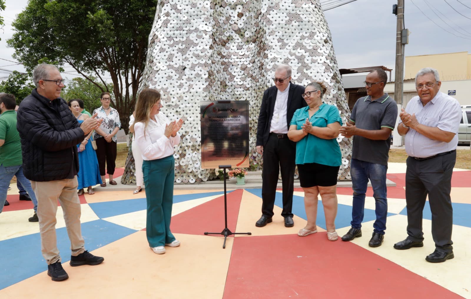 Praça da Santa é inaugurada no Dia de Nossa Senhora