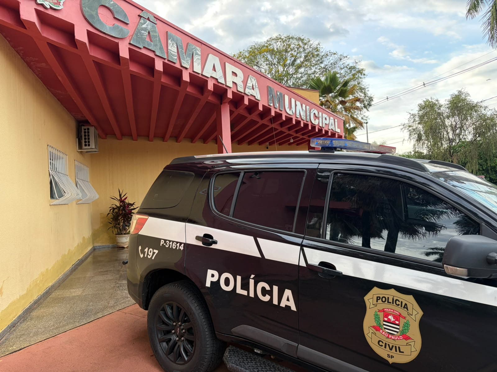 Polícia Civil prende vereador e assessores em investigação de peculato e organização criminosa